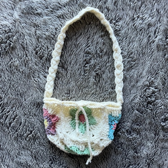 Crochet Floral pull bag - Picture 2 of 2